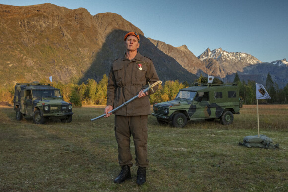 SABEL: Sauvik vant en sabel. I programmet ble det ikke avslørt hvorfor, men TV 2 sier det er et sumbol på ekstra innsats. Foto: Matti Bernitz / TV 2 SABEL: Sauvik vant en sabel. I programmet ble det ikke avslørt hvorfor, men TV 2 sier det er et sumbol på ekstra innsats. Foto: Matti Bernitz / TV 2